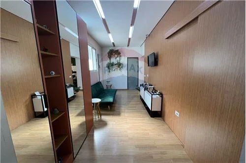 Tirane, jepet me qera ambjent biznesi Kati 1, 57 m² 800 € (Bulevardi Bajram Curri)