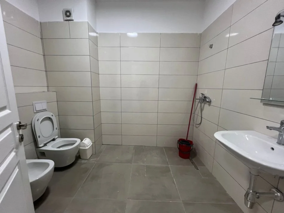 Tirane, jap me qera apartament 2+1+Ballkon , 140 m² 