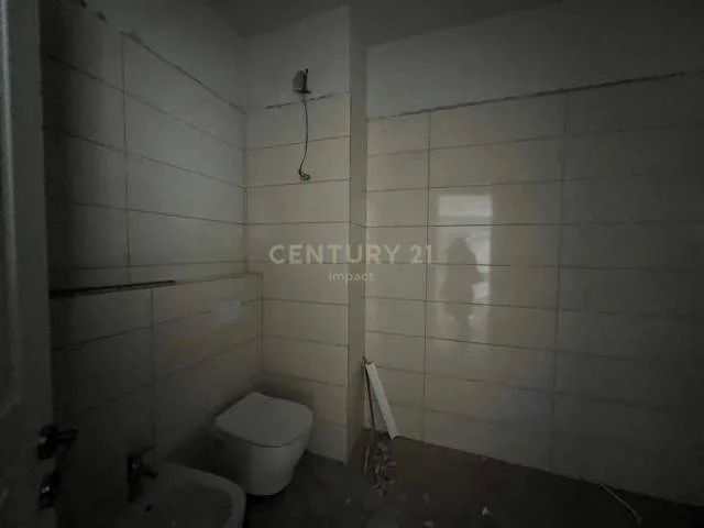 Tirane, jepet me qera apartament 2+1 Kati 1, 126 m² 600 Euro (Rruga Kongresi i Manastirit Tirana, Albania)