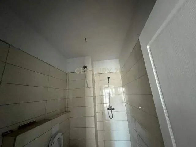 Tirane, jepet me qera apartament 2+1 Kati 1, 126 m² 600 Euro (Rruga Kongresi i Manastirit Tirana, Albania)