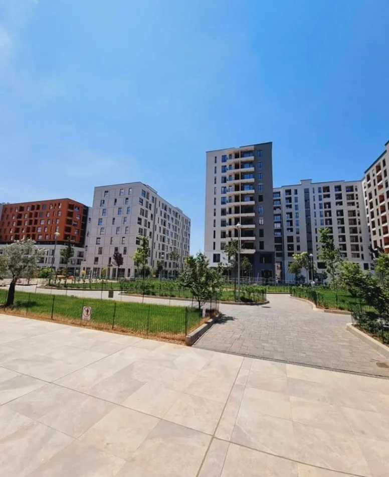 Tirane, jap me qera apartament 1+1+Ballkon Kati 1, 74 m² 500 € (rruga kongresi i manastirit)