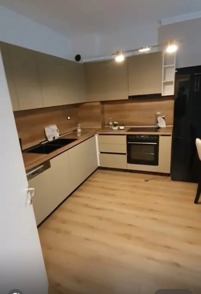 Tirane, jepet me qera apartament 2+1+Ballkon Kati 4, 98 m² 650 € (Vila L,Bulevard Kashar)