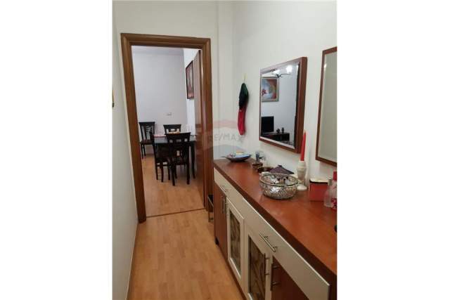 Tirane, jepet me qera apartament 2+1+BLK Kati 5, 100 m² 450 Euro (Siri Kodra)
