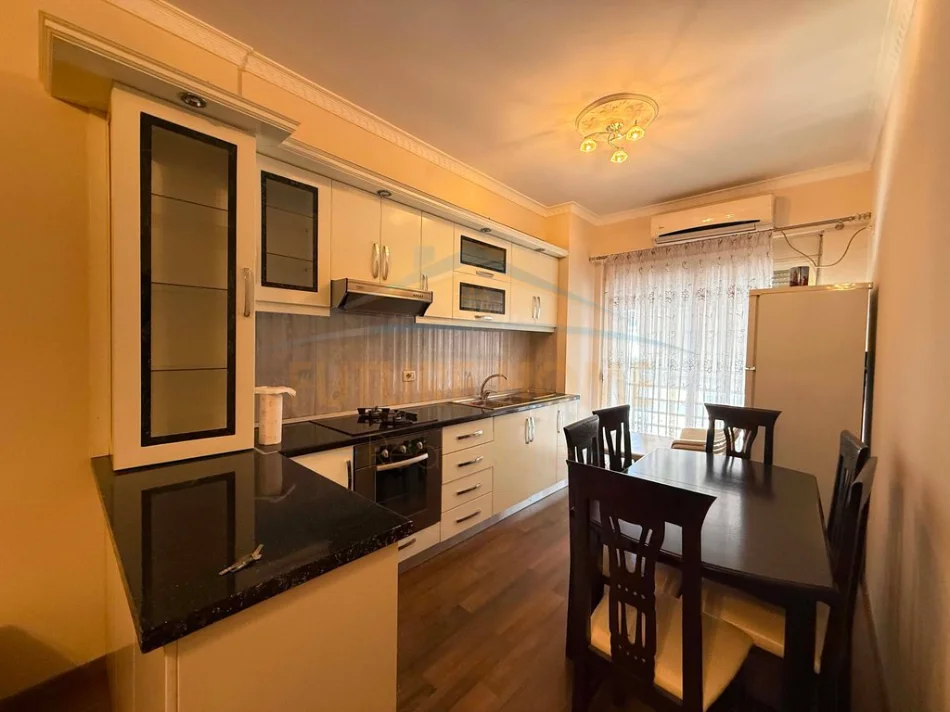 Tirane, jepet me qera apartament 2+1+2 Kati 7, 107 m² 550 € (ASTIR , Prane Viles L)