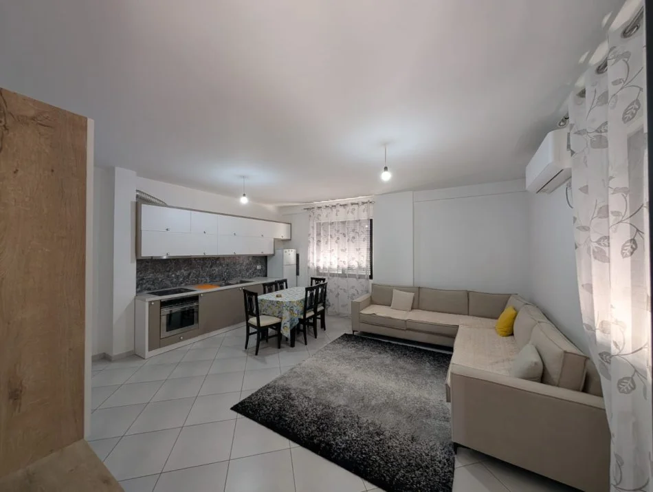 Tirane, jap me qera apartament 3+1 Kati 2, 140 m² 600 € (Rruga Milto Sotir Gura)