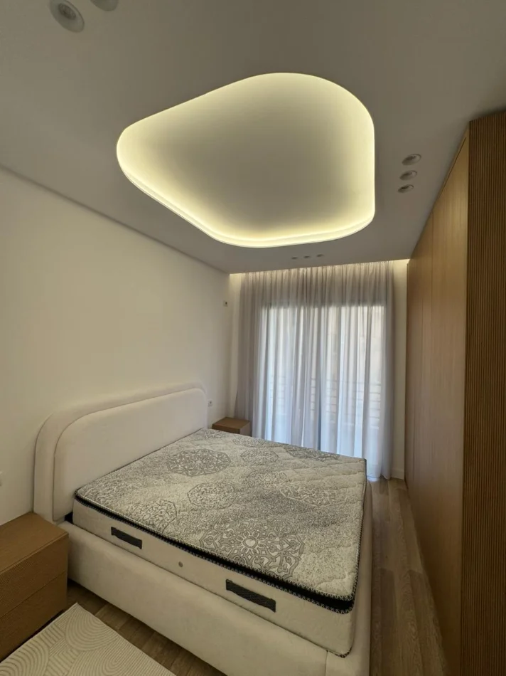 Tirane, shitet apartament 1+1+Ballkon Kati 4, 61 m² 120.000 € (astir)