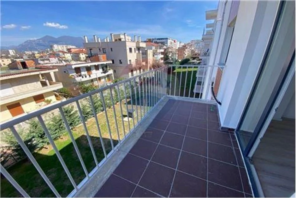 Tirane, shitet apartament 1+1+Ballkon Kati 3, 64 m² 93.500 € (Astir)