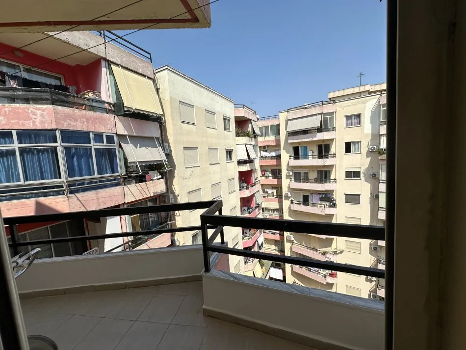 Tirane, shitet 2+1+Ballkon Kati 8, 90 m² 110.000 € (unaza e re)