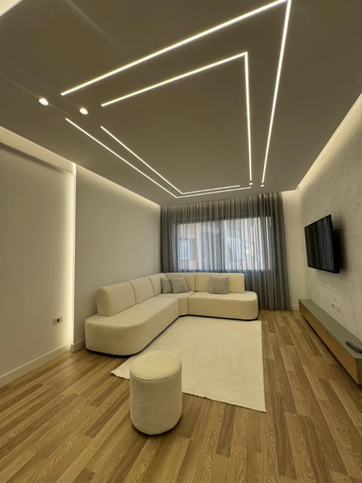 Tirane, shitet apartament 1+1+Ballkon Kati 4, 61 m² 120.000 € (astir)