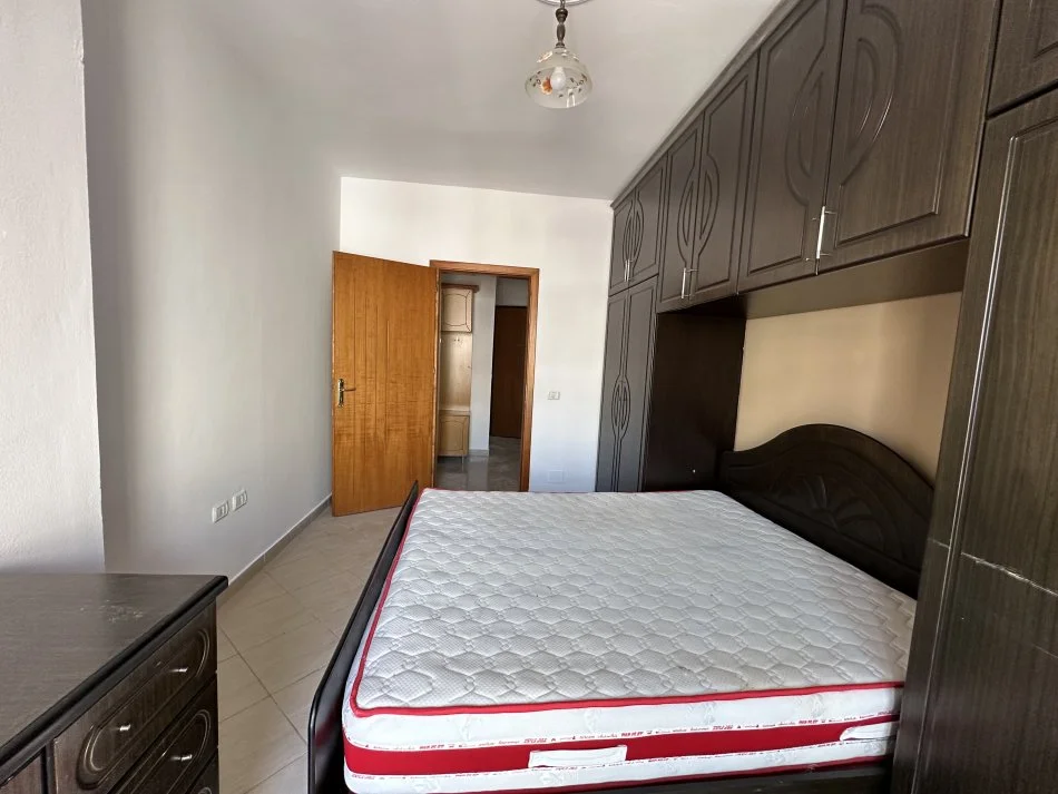Tirane, shitet 2+1+Ballkon Kati 8, 90 m² 110.000 € (unaza e re)