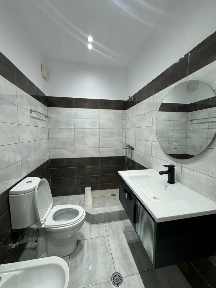 Tirane, shitet apartament 1+1+Ballkon Kati 4, 61 m² 120.000 € (astir)