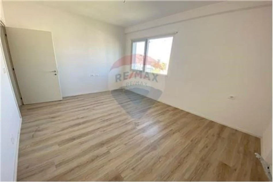 Tirane, shitet apartament 1+1+Ballkon Kati 3, 64 m² 93.500 € (Astir)