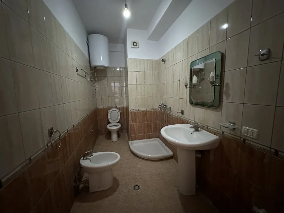 Tirane, shitet 2+1+Ballkon Kati 8, 90 m² 110.000 € (unaza e re)