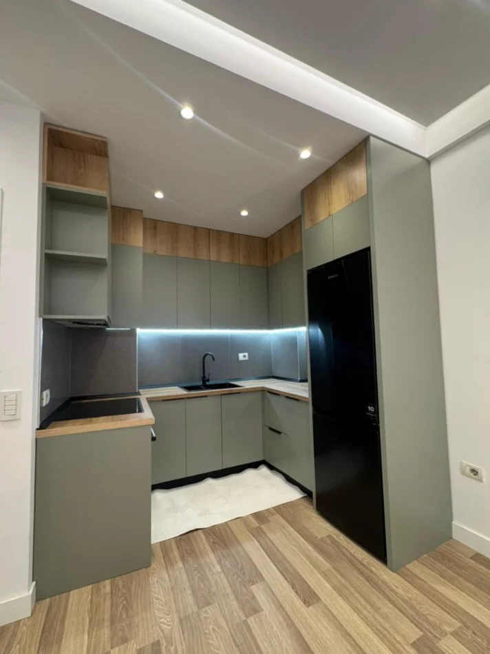 Tirane, shitet apartament 1+1+Ballkon Kati 4, 61 m² 120.000 € (astir)