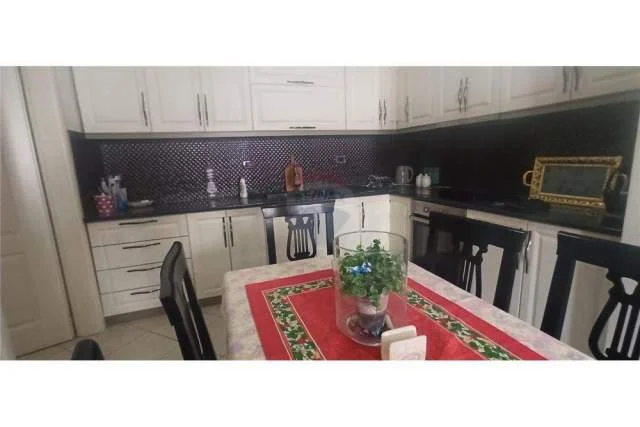 Tirane, jepet me qera apartament 1+1 Kati 6, 100 m² 350 Leke (Rruga Loni Ligori)