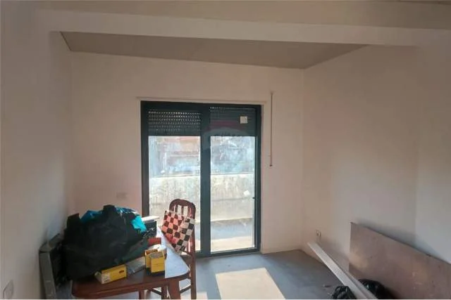 Tirane, jepet me qera apartament 1+1 Kati 2, 65 m² 400 Euro (Rruga Teodor Keko)