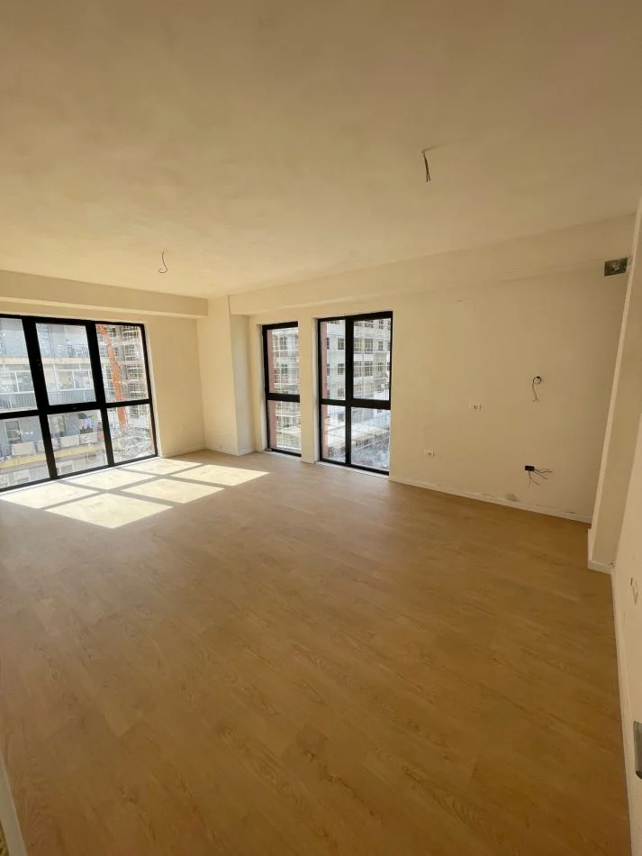 Tirane, shitet apartament 2+1+Ballkon Kati 3, 90 m² 126.000 € (rruga Sokrat Miho)