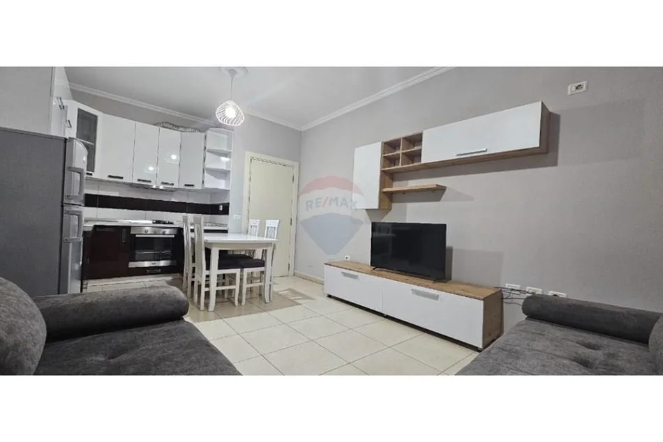 Tirane, jepet me qera apartament 1+1+Ballkon Kati 4, 65 m² 450 € (ASTIR)