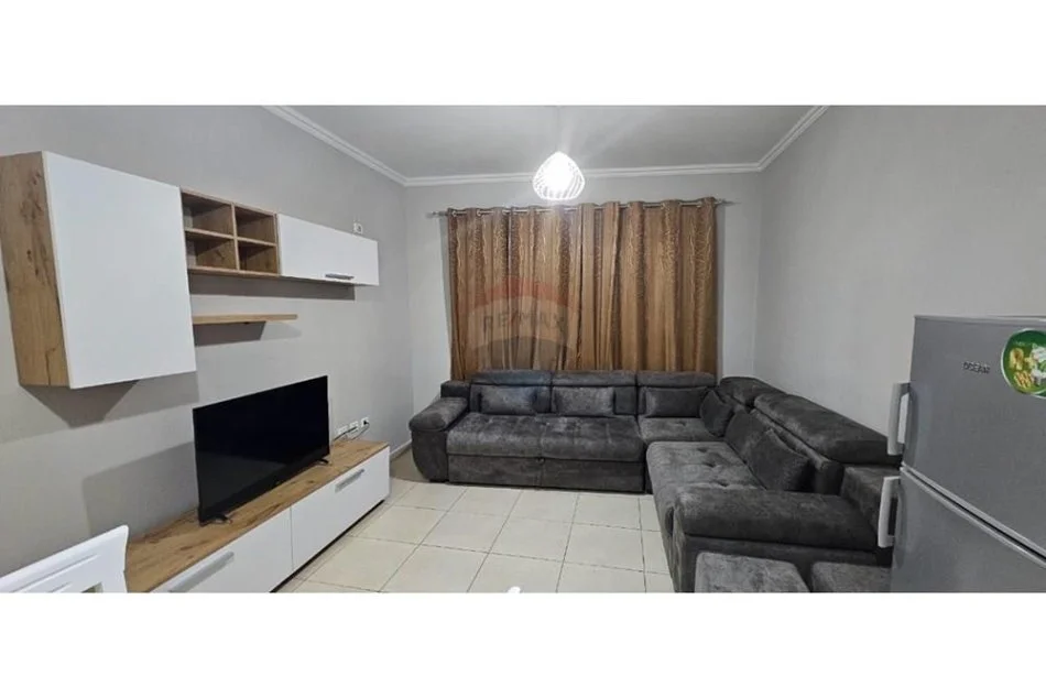 Tirane, jepet me qera apartament 1+1+Ballkon Kati 4, 65 m² 450 € (ASTIR)
