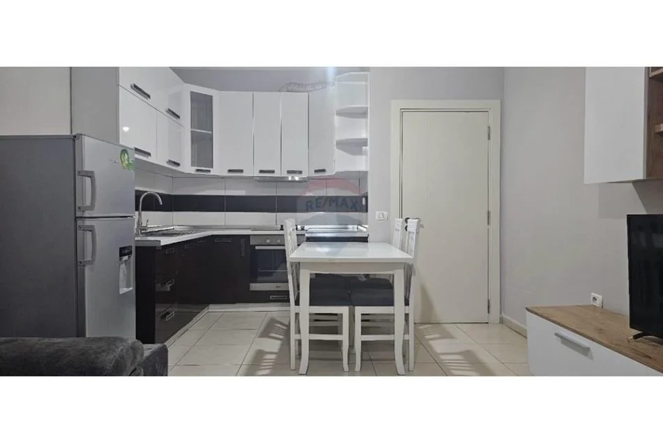 Tirane, jepet me qera apartament 1+1+Ballkon Kati 4, 65 m² 450 € (ASTIR)