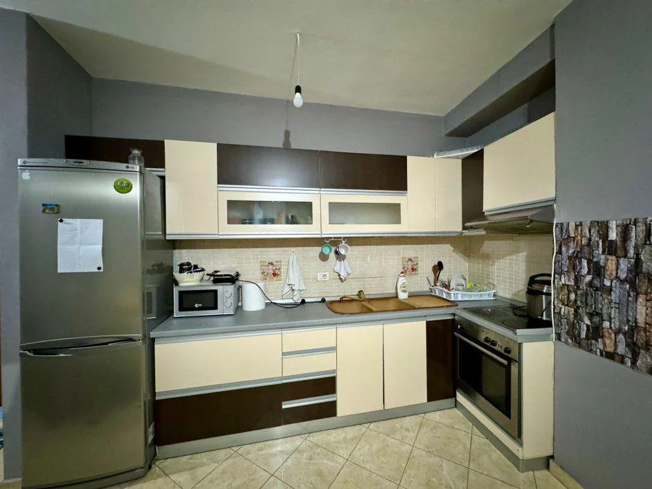 Tirane, shitet apartament 1+1+Ballkon Kati 4, 68 m² 148.000 € (Kodra Diellit)