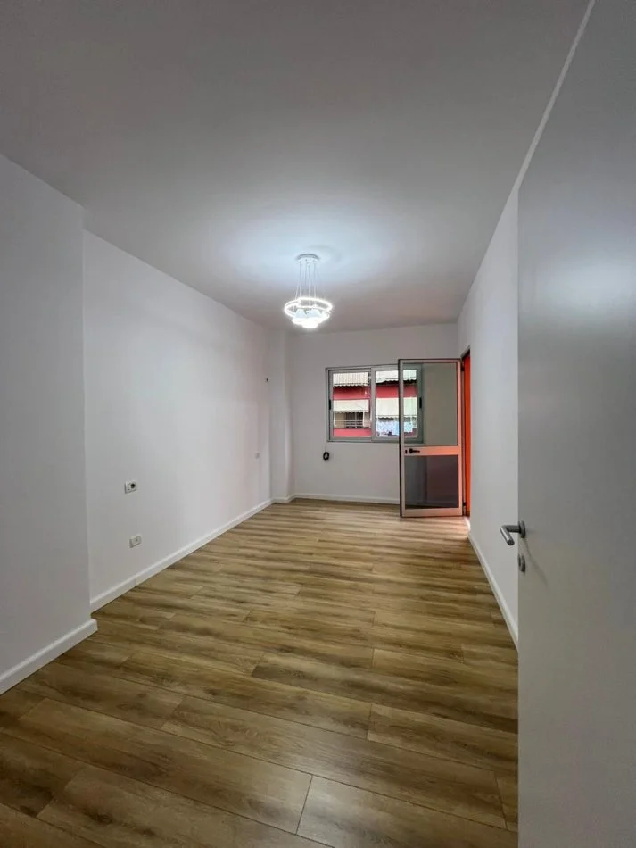 Tirane, shitet apartament 2+1 Kati 2, 77 m² 120.000 € (afer postes)