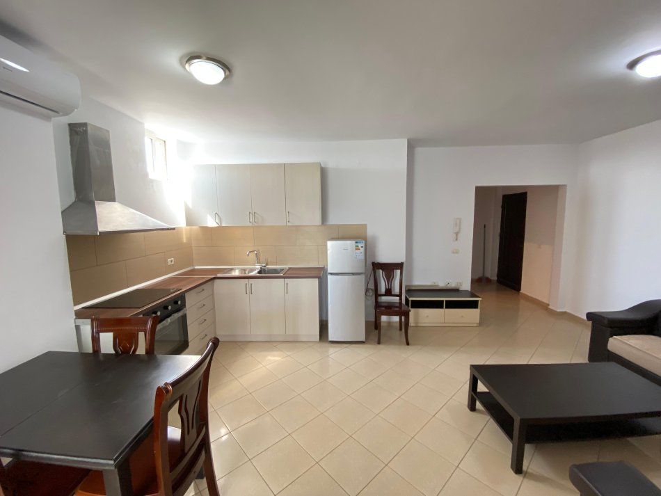 Shqiperi, jepet me qera apartament 2+1 Kati 8, 80 m² 400 € 