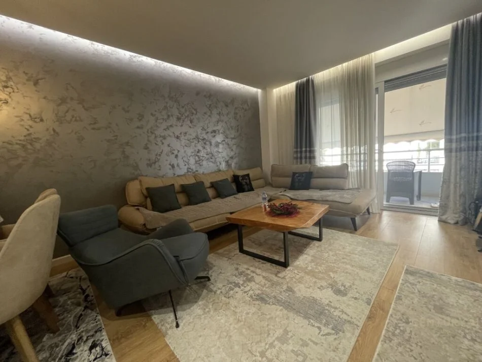 Tirane, jepet me qera apartament 2+1 Kati 5, 120 m² 700 € 
