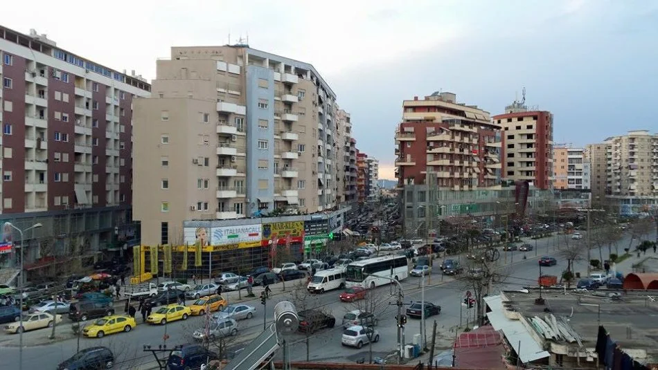 Tirane, jepet me qera apartament 2+1 Kati 2, 100 m² 400 € (Astir)