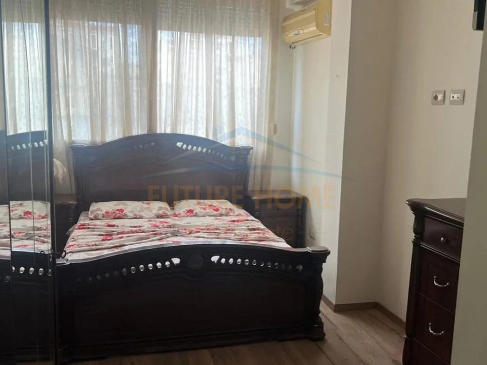 Durres, jepet me qera apartament 2+1 Kati 4, 105 m² 450 € (PRANË MARKATËS, DURRËS)
