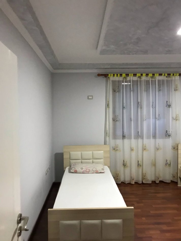 Tirane, jap me qera apartament 2+1+Aneks+Ballkon Kati 2, 120 m² 500 € (Rruga Irfan Tershana)