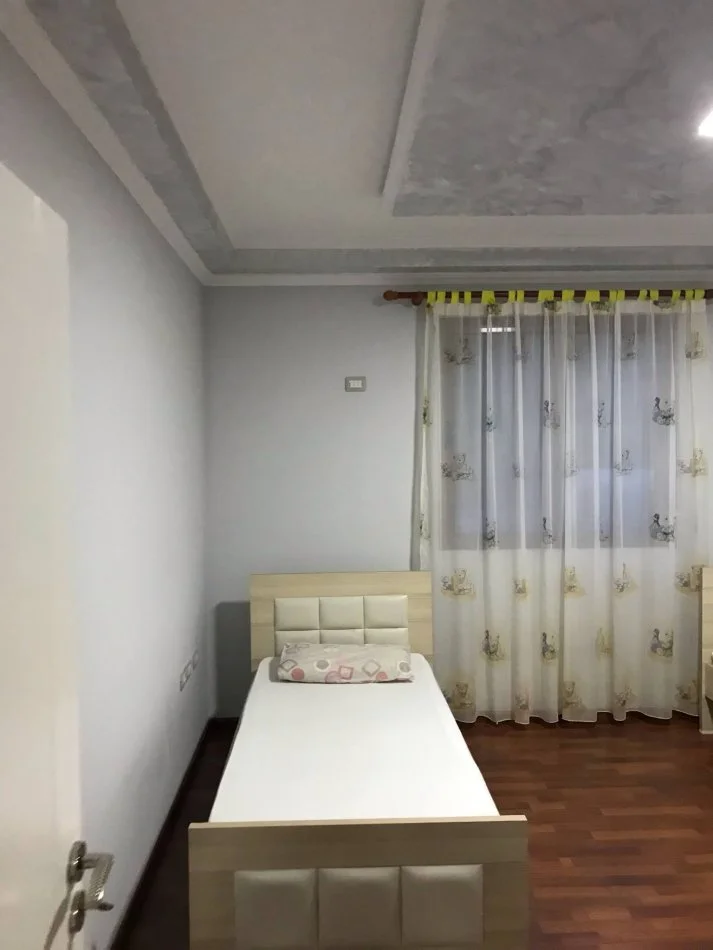 Tirane, jap me qera apartament 2+1+Aneks+Ballkon Kati 2, 120 m² 500 € (Rruga Irfan Tershana)