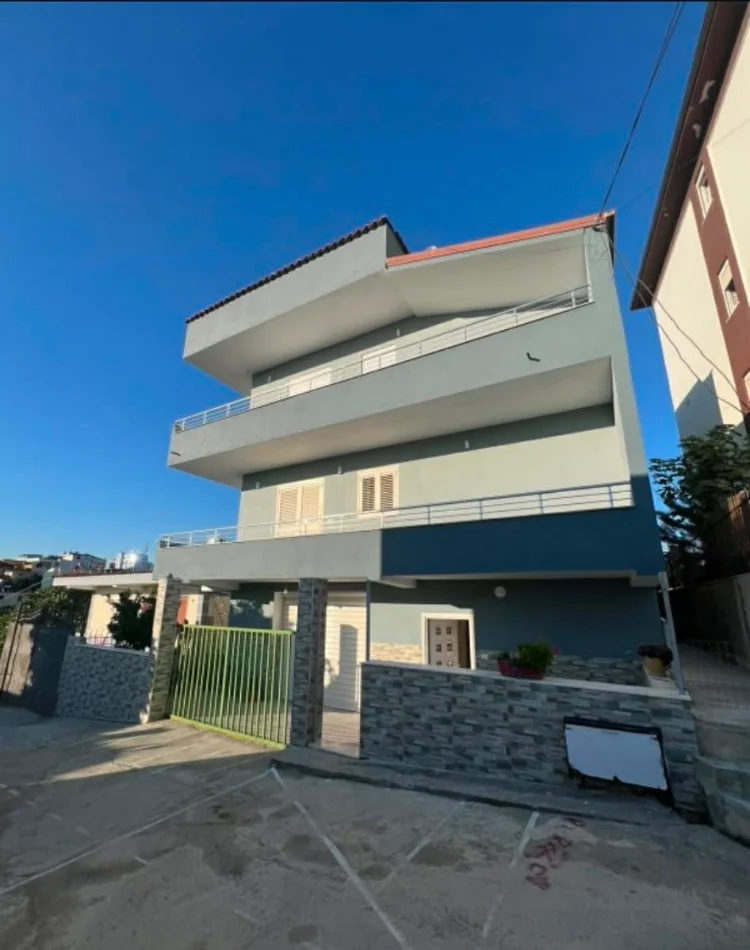 Shqiperi, jepet me qera apartament 2+1+Ballkon Kati 2, 120 m² 450 € (Rruga sanatoriumit)