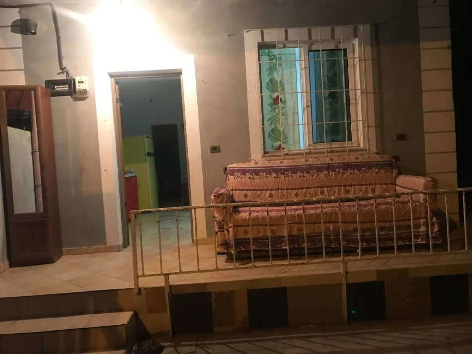 Jepet me qera shtepi 1+1+Ballkon 251 € (Rrua ram sadrija)