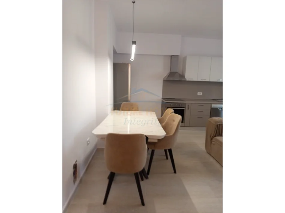 Tirane, jepet me qera apartament 2+1 Kati 3, 87 m² 700 € (RRUGA DRITAN HOXHA , Kompleksi Aura)