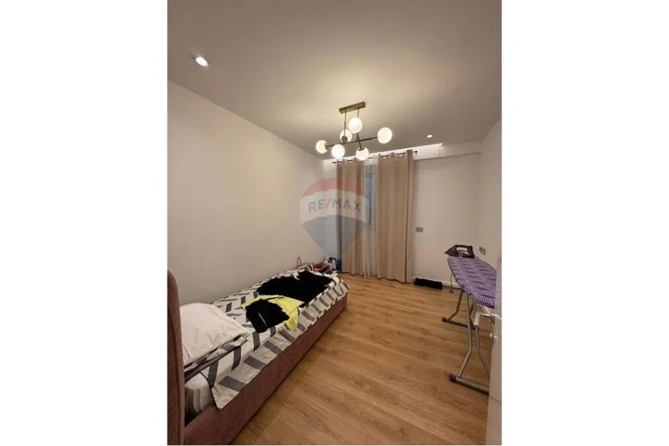 Tirane, jepet me qera apartament 3+1+Aneks+Ballkon Kati 6, 130 m² 1.500 € (Kompleksi FZ)