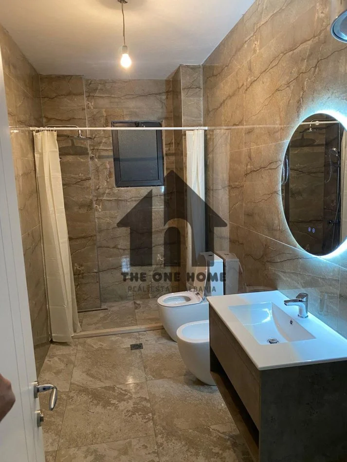 Tirane, jepet me qera apartament 2+1+Aneks+Ballkon Kati 4, 120 m² 650 € (Kristal Center)