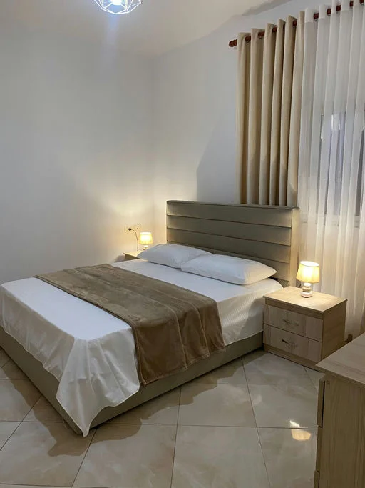 Tirane, jepet me qera apartament 1+1+Ballkon Kati 3, 60 m² 410 € (Laprake)