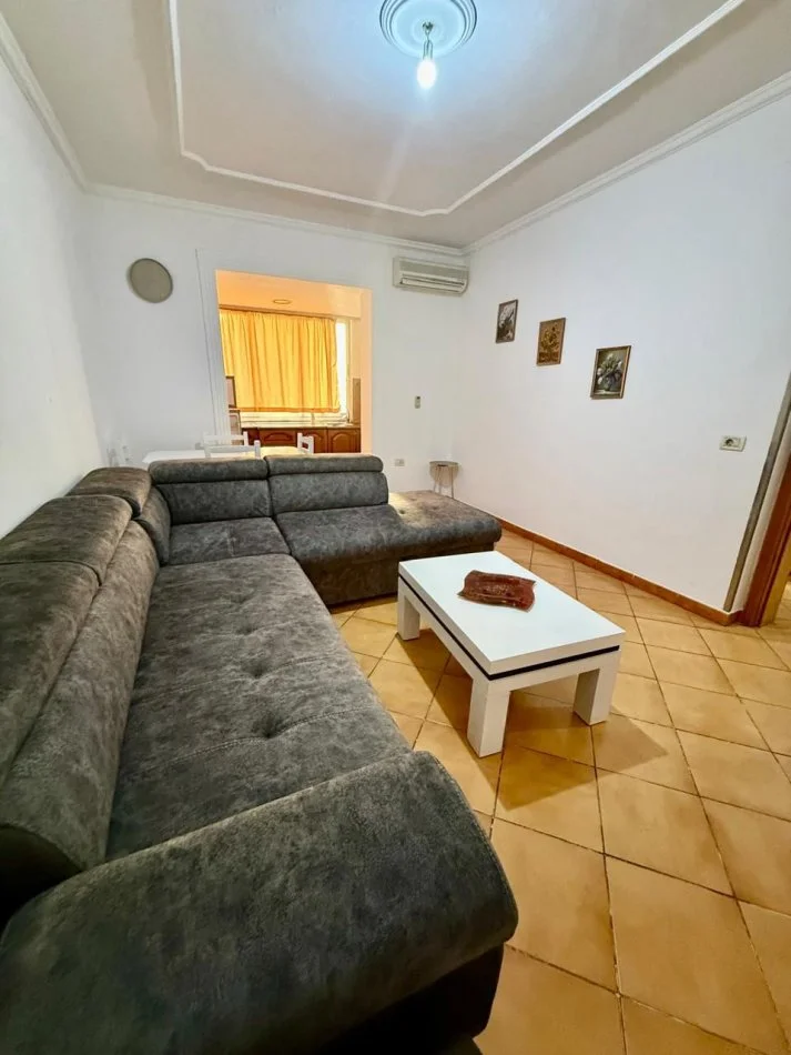 Tirane, jap me qera apartament 2+1 Kati 3, 90 m² 450 € (Bulevardi Zhan D’Dark)