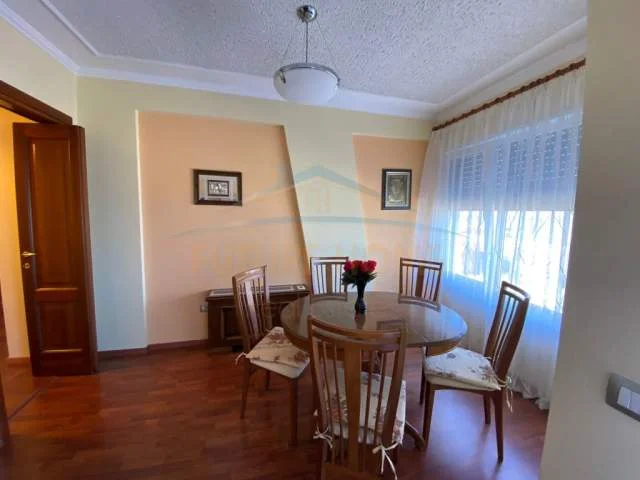 Durres, jepet me qera apartament 2+1+BLK Kati 4, 100 m² 750 Euro (Currila)