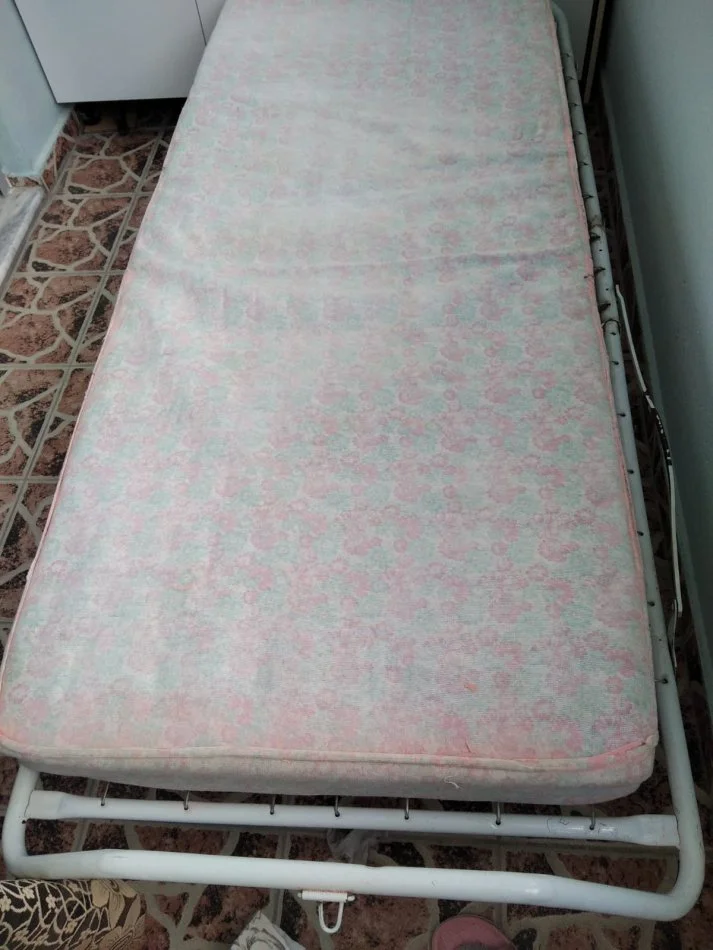 Vlore, shes krevatin portativ dhe dyshekun sebashku per vetem 2.000 lek te reja ose 20 €