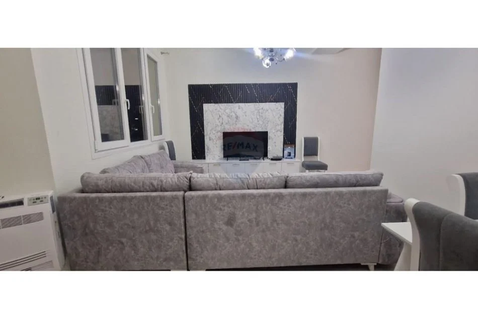 Tirane, jepet me qera apartament 1+1+Ballkon Kati 5, 75 m² 450 € 