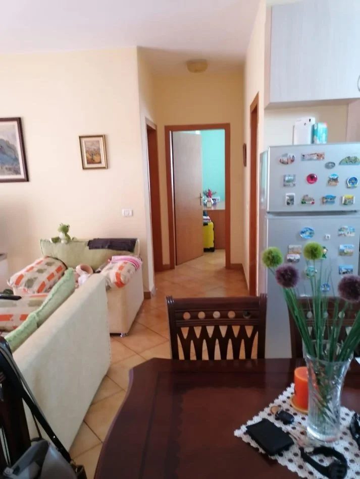 Tirane, jepet me qera apartament 3+1 Kati 3, 90 m² 600 € 