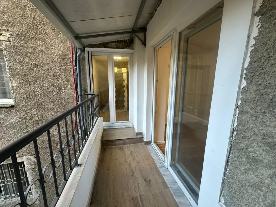 Tirane, jepet me qera apartament Kati 1, 78 m² 800 € (Rruga Stiki Cico)