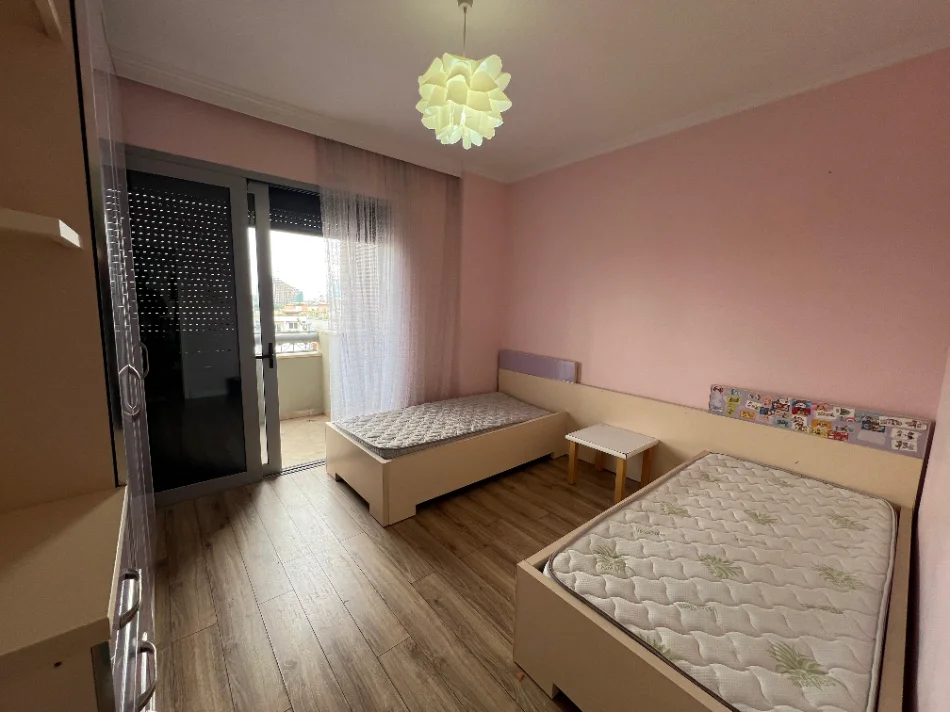 Tirane, shitet apartament 3+1+Ballkon Kati 10, 133 m² 355.000 € (Rruga e kosovarve)