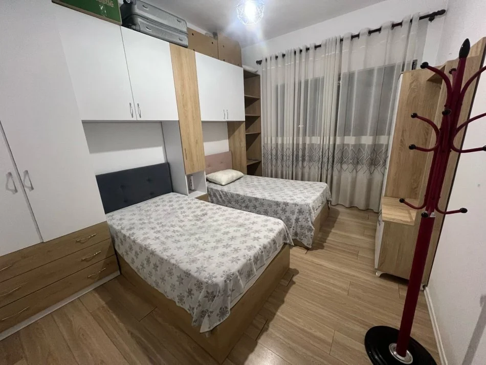 Tirane, jepet me qera apartament 2+1+Ballkon Kati 2, 95 m² 450 € (Prane Casa Italia)