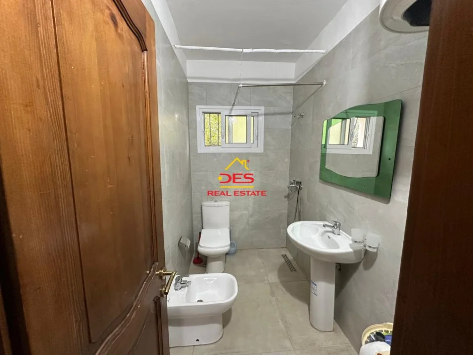 Vlore, jepet me qera shtepi Kati 0, 130 m² 600 € (Rruga)
