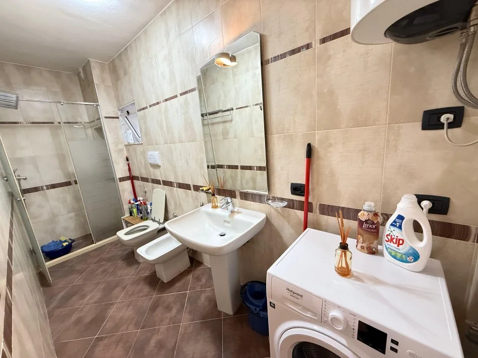 Tirane, jepet me qera apartament 3+1 Kati 3, 120 m² 650 € (Rruga e kavajes)