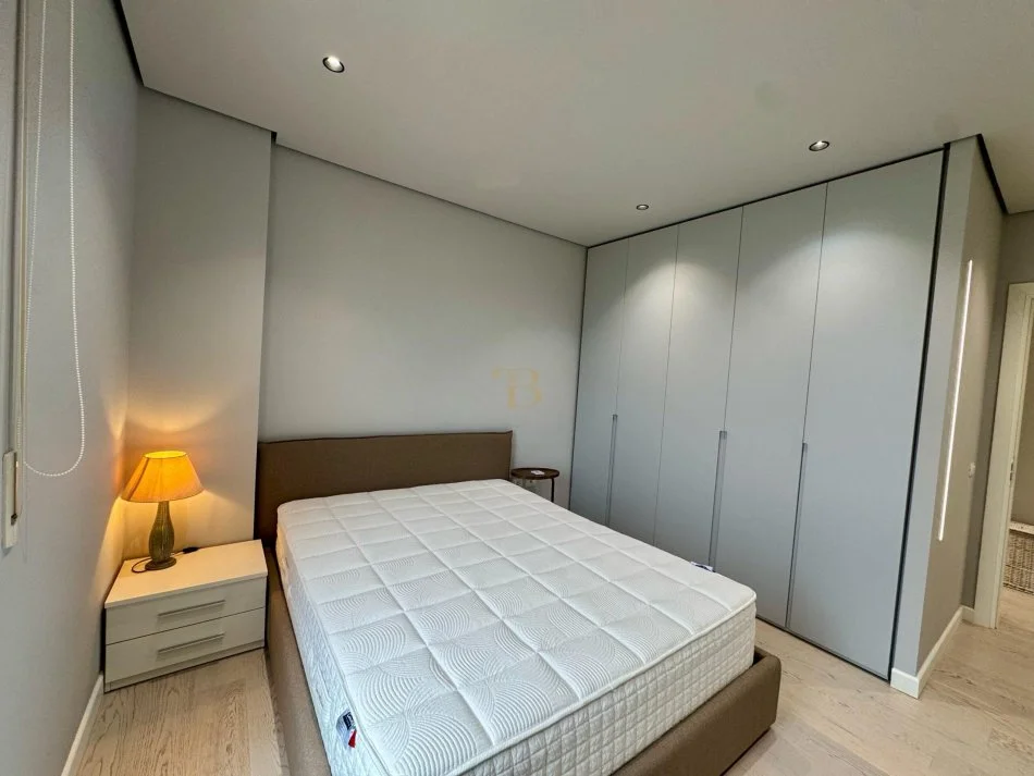 Tirane, jepet me qera apartament 2+1 Kati 1, 102 m² 950 € 