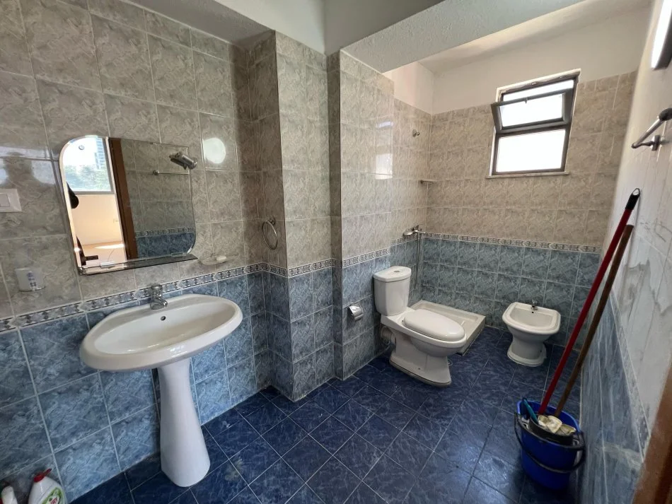 Tirane, jepet me qera apartament 2+1 Kati 6, 120 m² 950 € (Rruga Ibrahim rugova)